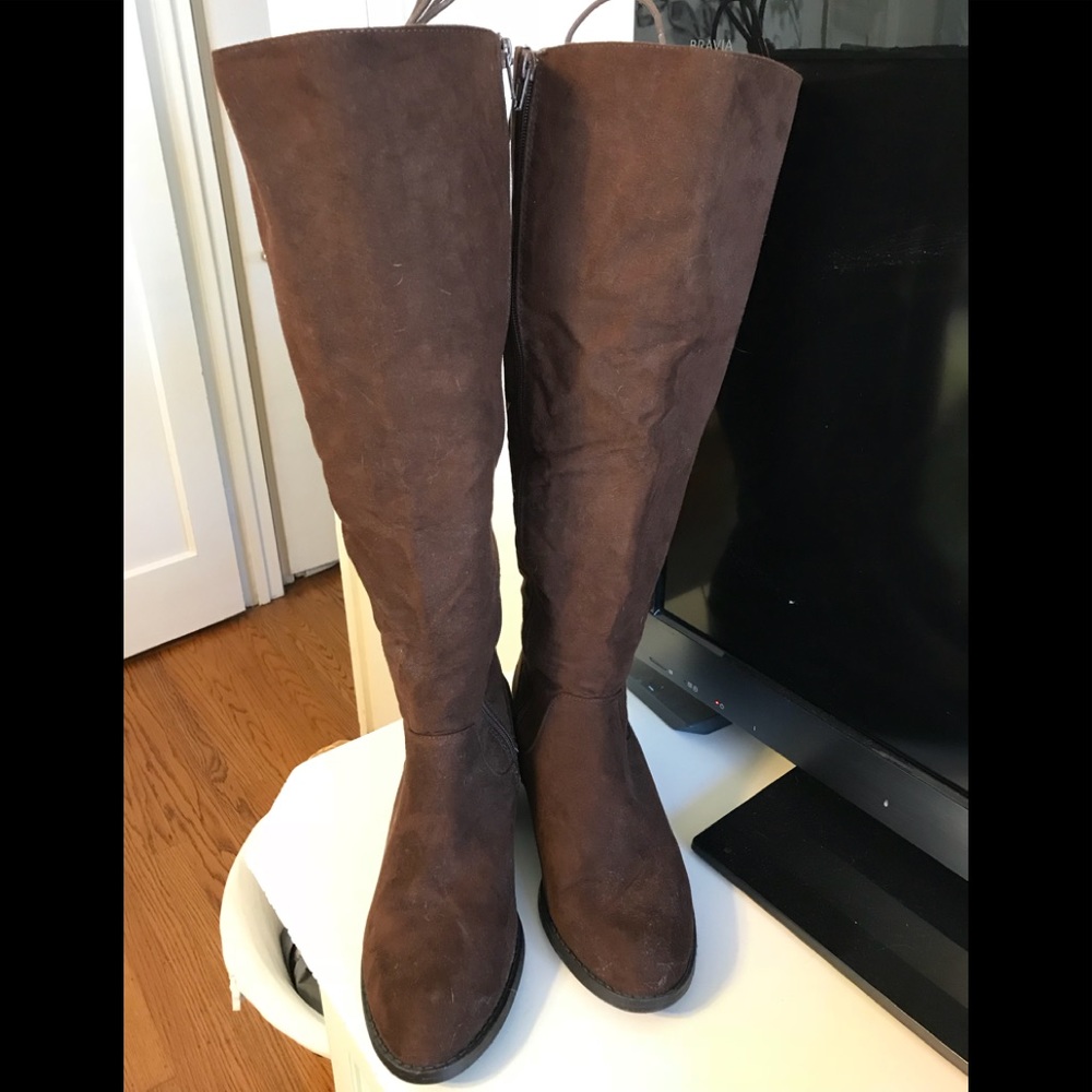 Wide-leg Calf Boots